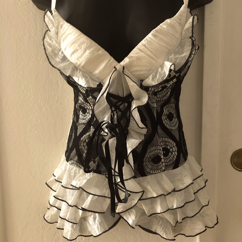 Off white & black, padded, tie up sleeveless tank